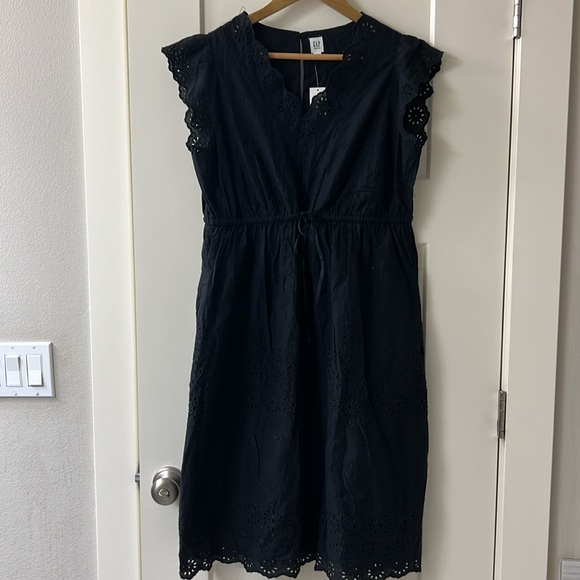NWT GAP Maternity Embroidered Flutter Sleeve Dress- size Medium - Picture 3 of 7